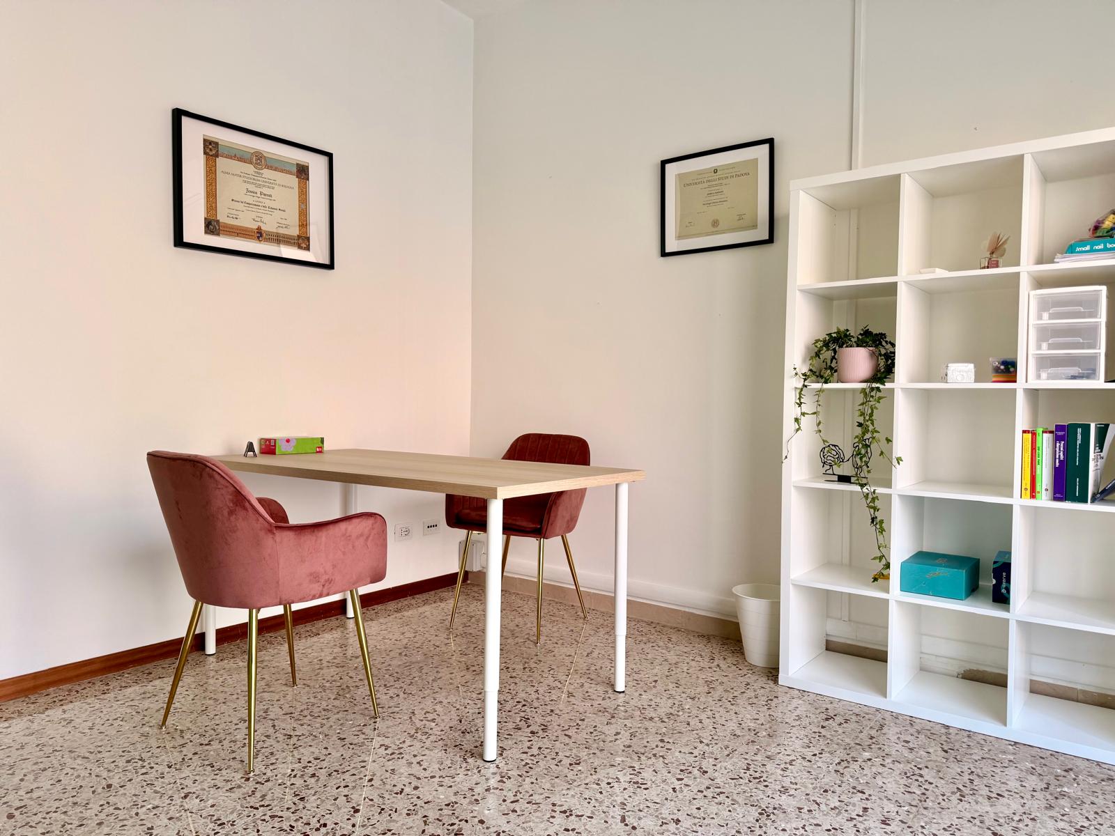 Studio di Jessica Parenti a Modena, Via Biella 32